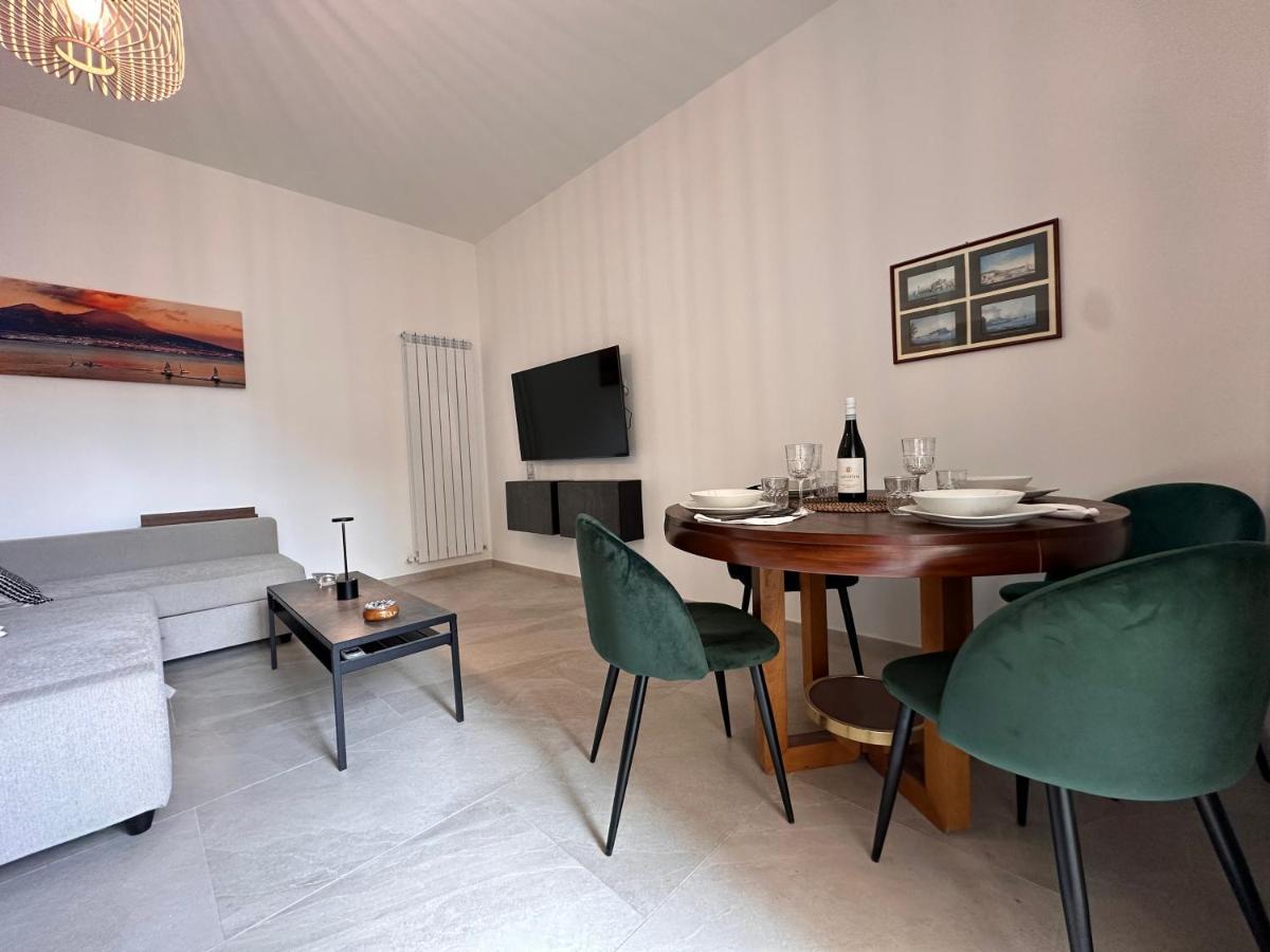 Clara Domus By Domusextra Apartment Naples Luaran gambar