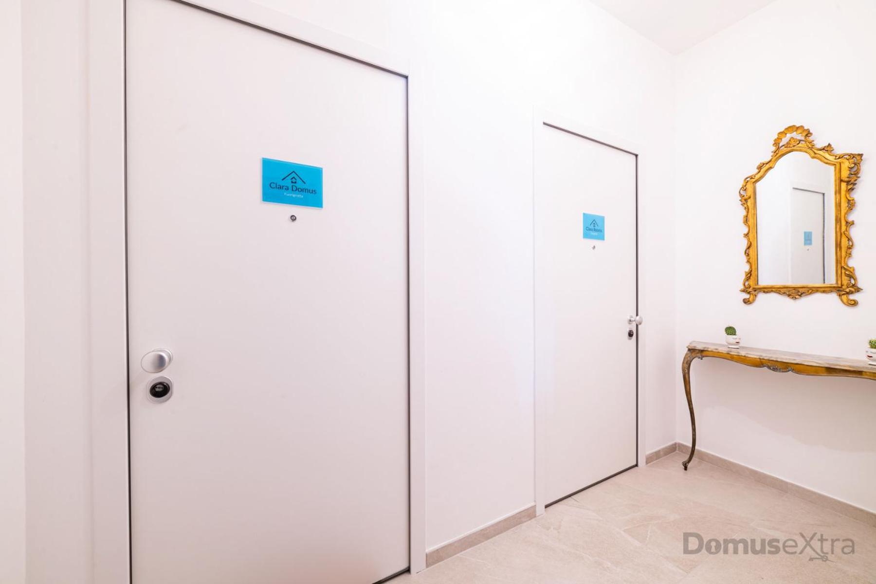 Clara Domus By Domusextra Apartment Naples Luaran gambar